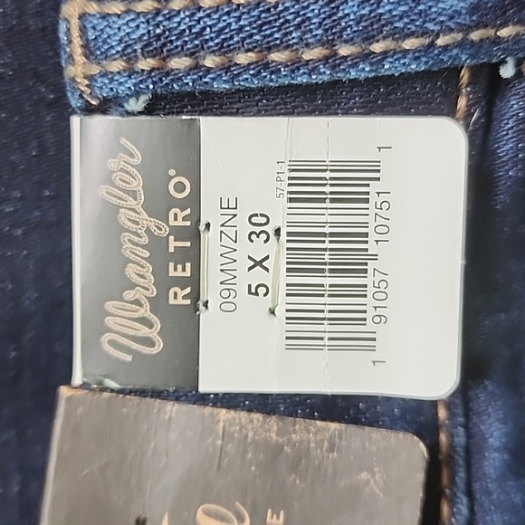 NWT Wrangler Jeans...Mid-Rise - Picture 2 of 5